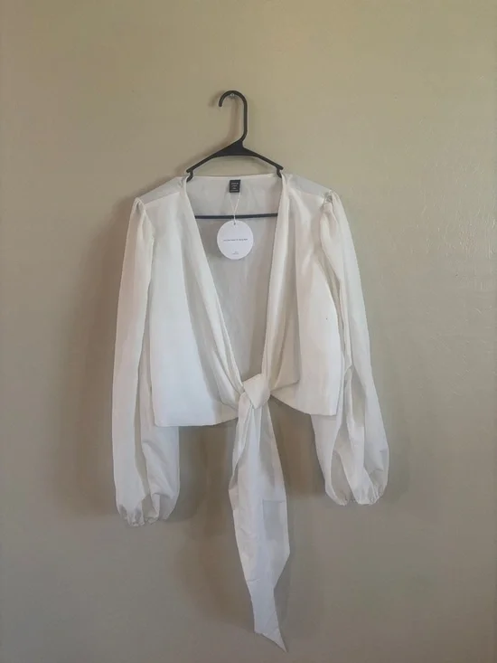 SHEIN White Tie-Front Puff Sleeve Crop Top - Picture 5 of 6